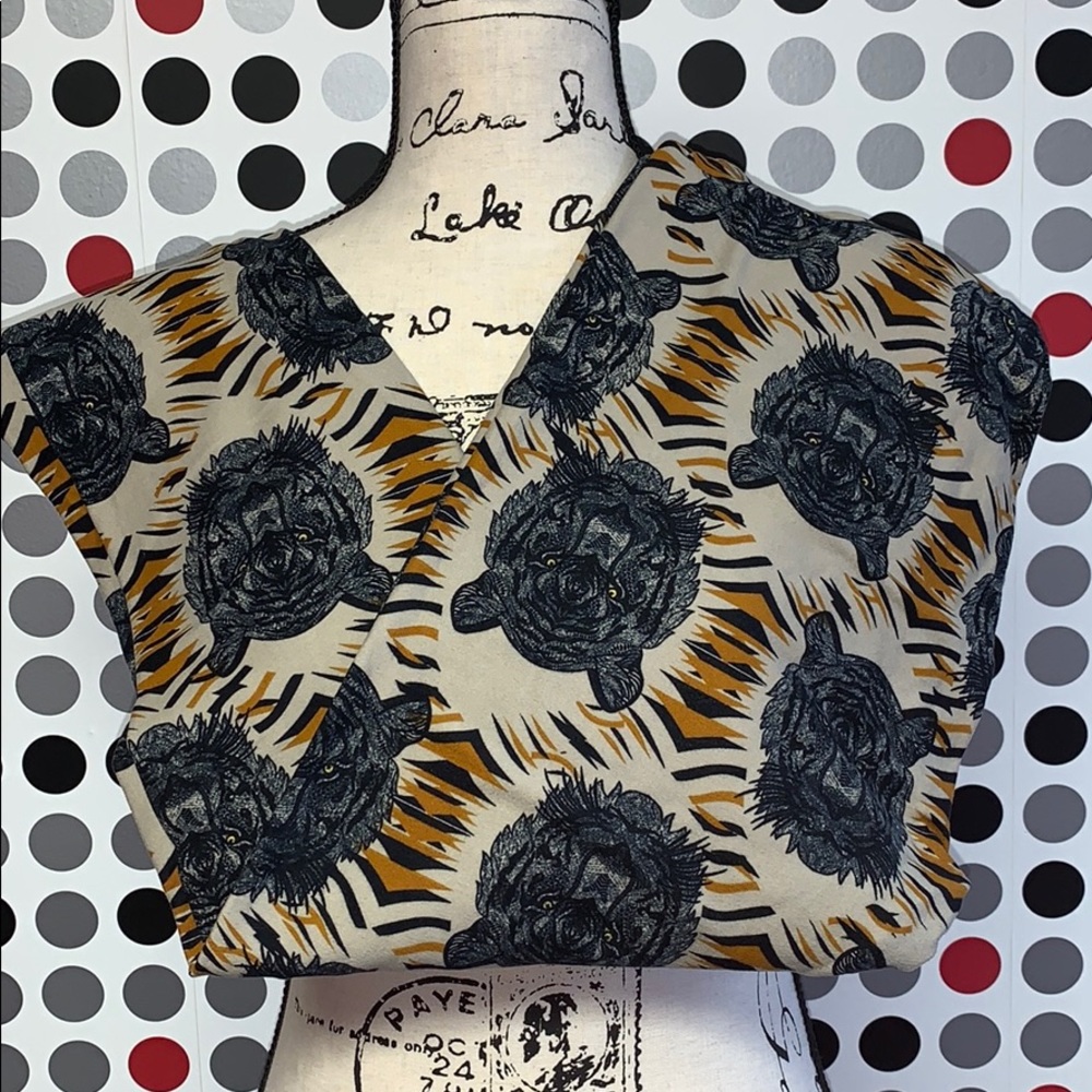 BOGO 50% off LuLaRoe tiger leggings